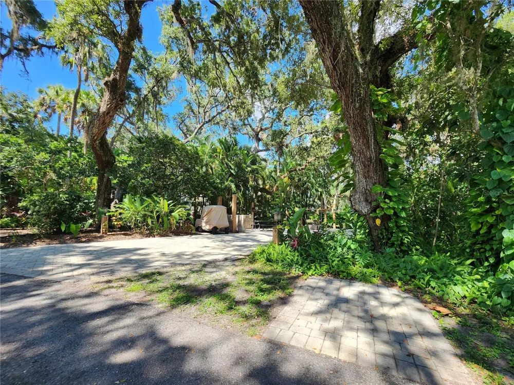 316 ROAN (GATOR ALLEY) ROAD River Ranch, FL 33867