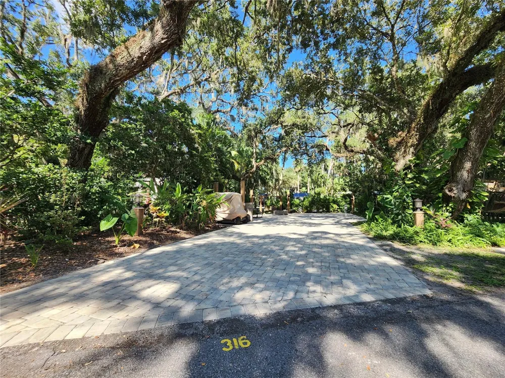 316 ROAN (GATOR ALLEY) ROAD River Ranch, FL 33867