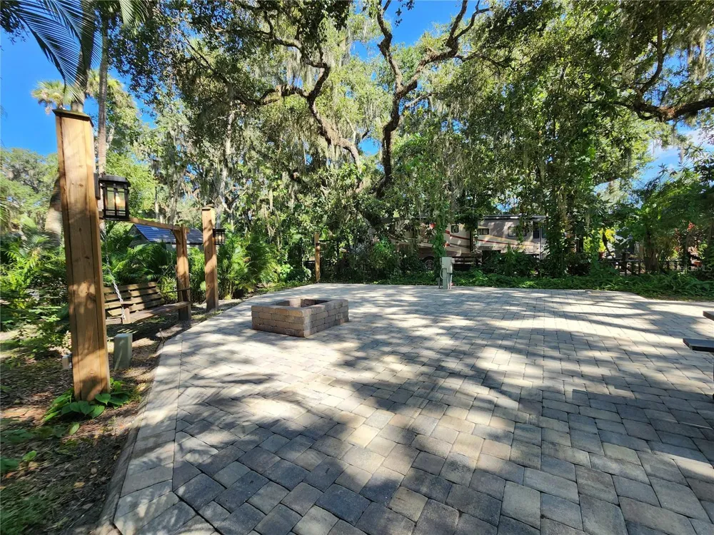 316 ROAN (GATOR ALLEY) ROAD River Ranch, FL 33867