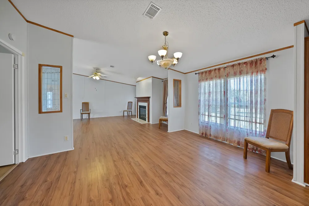 212 Ponderosa Lane Burleson, TX 76028