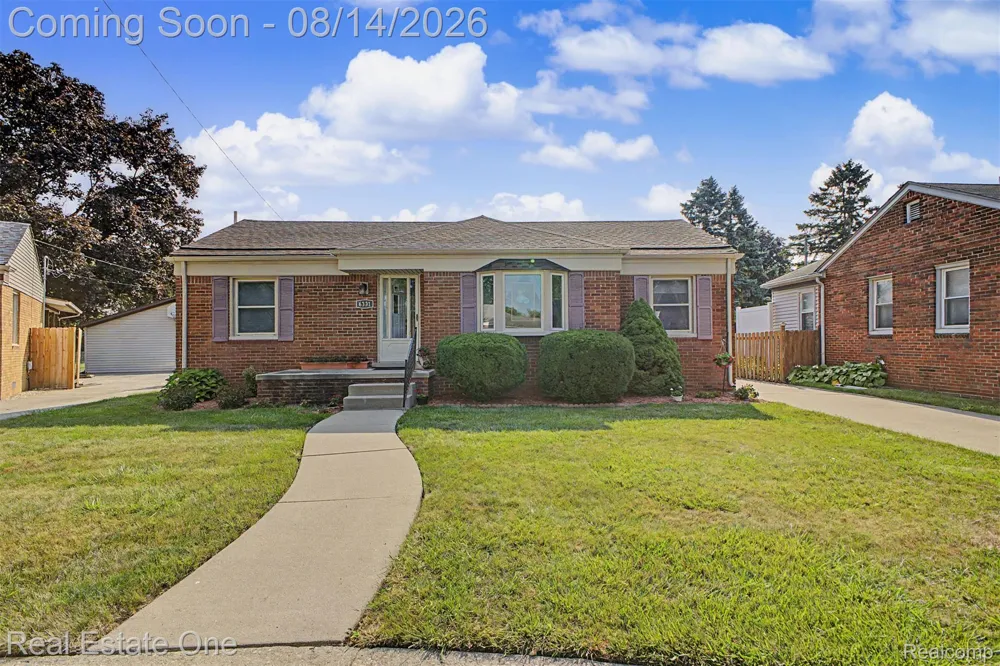 6331 Buckingham Avenue Allen Park City, MI 48101