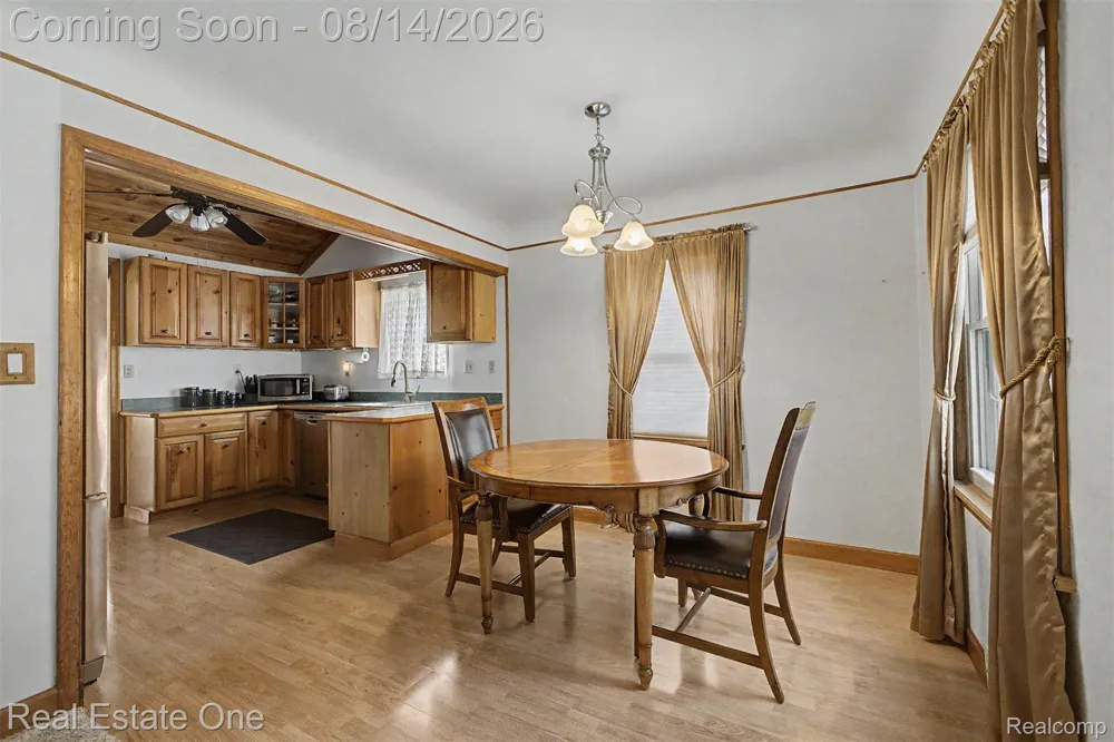 6331 Buckingham Avenue Allen Park City, MI 48101