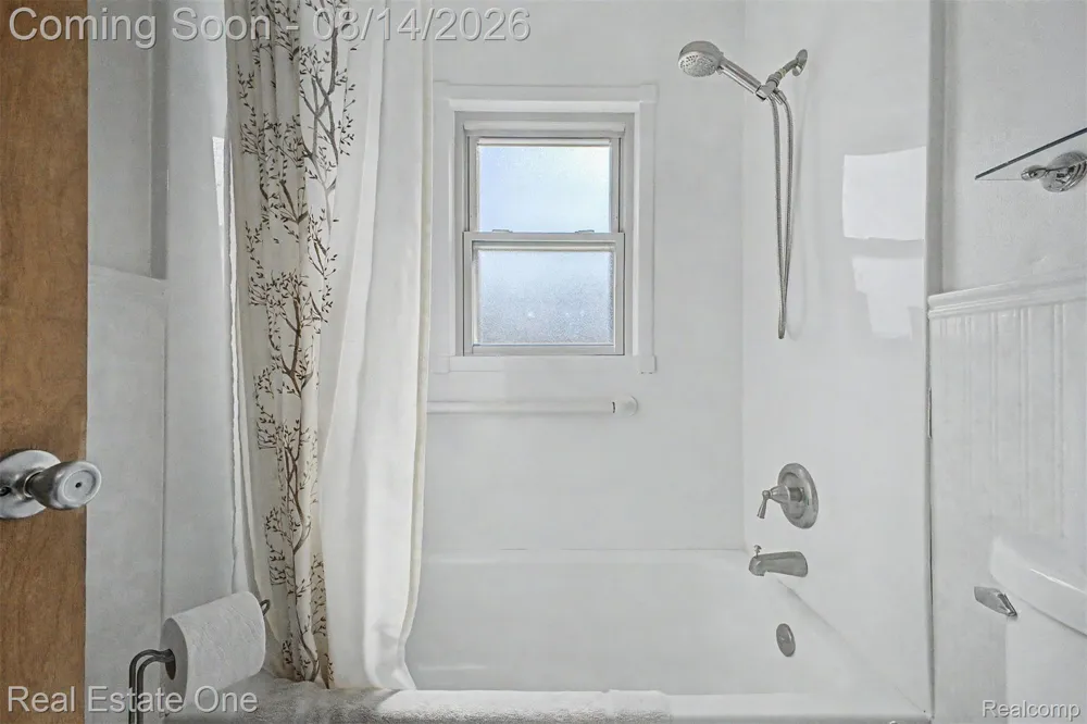 6331 Buckingham Avenue Allen Park City, MI 48101