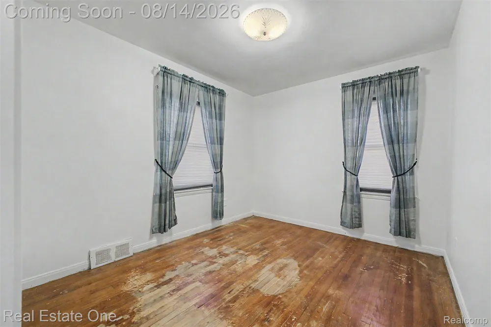 6331 Buckingham Avenue Allen Park City, MI 48101