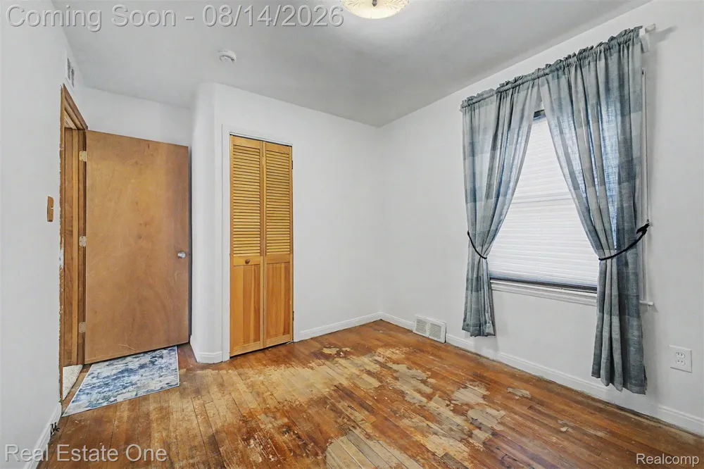6331 Buckingham Avenue Allen Park City, MI 48101