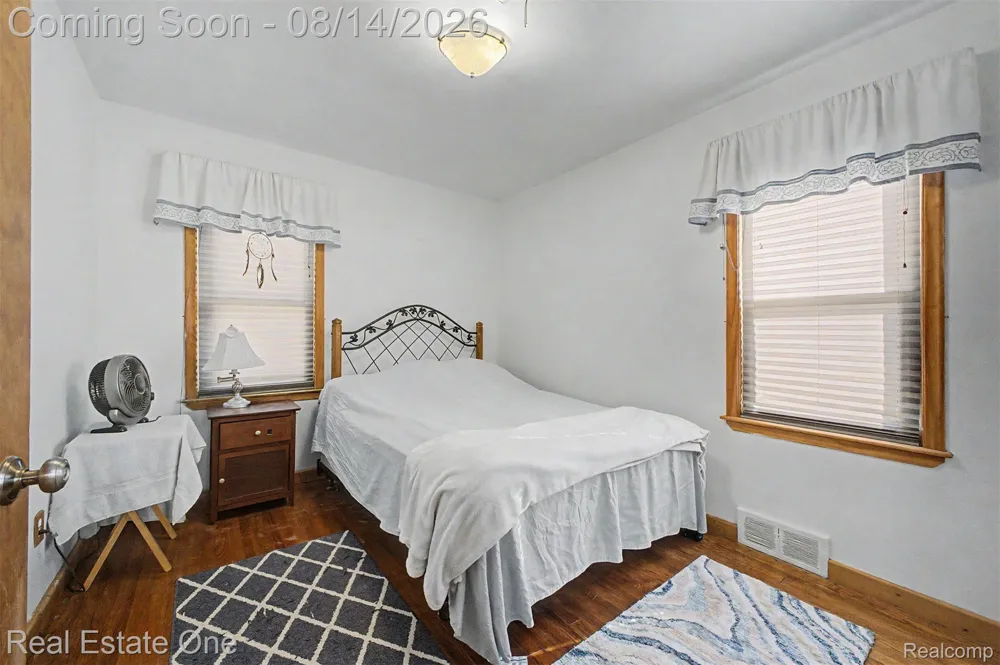 6331 Buckingham Avenue Allen Park City, MI 48101