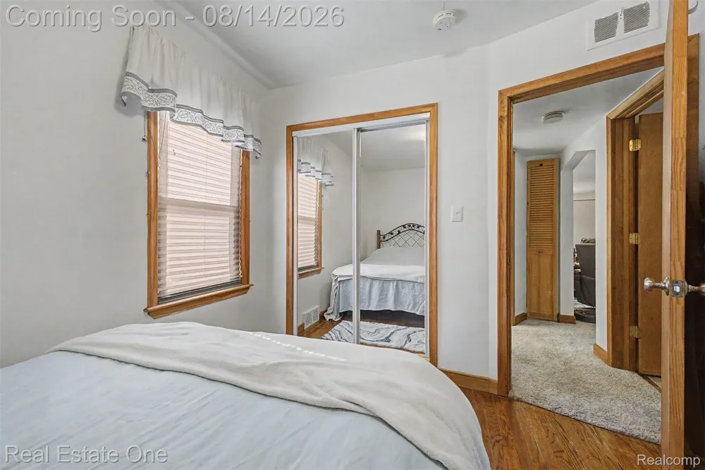 6331 Buckingham Avenue Allen Park City, MI 48101