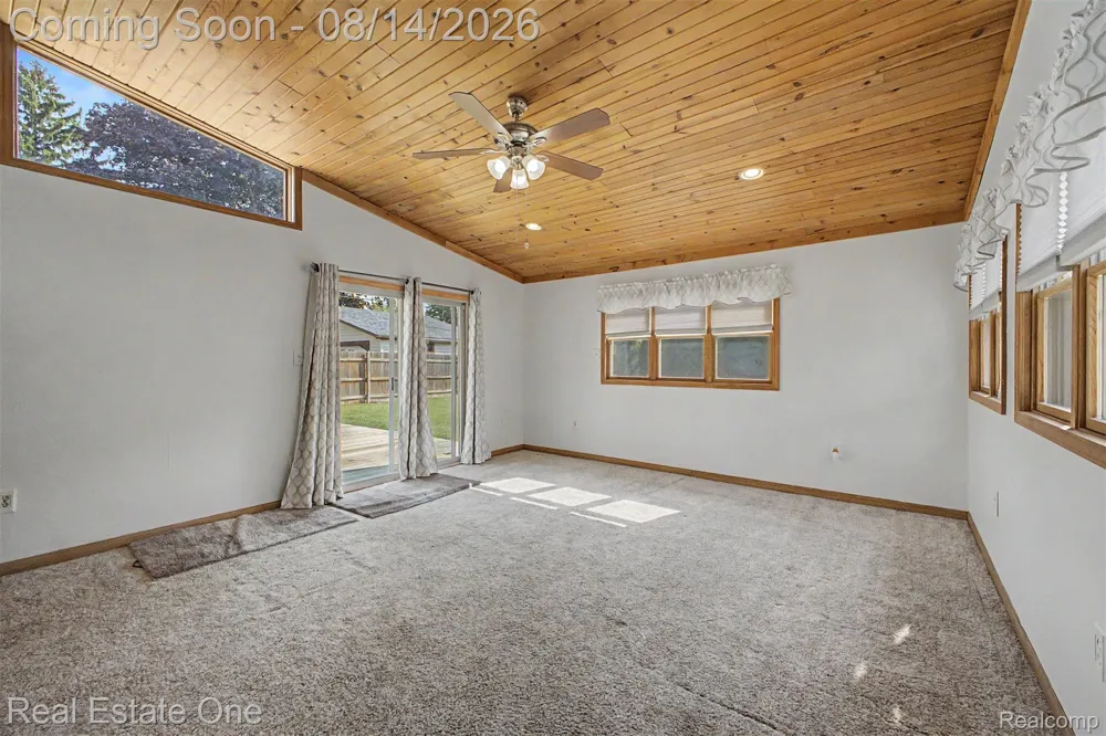 6331 Buckingham Avenue Allen Park City, MI 48101