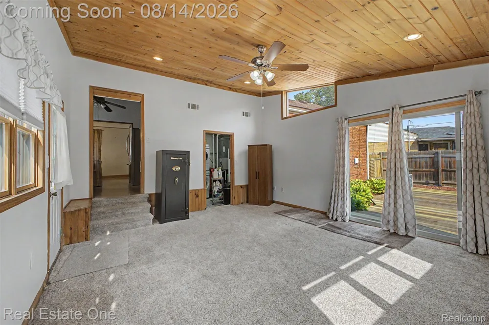 6331 Buckingham Avenue Allen Park City, MI 48101