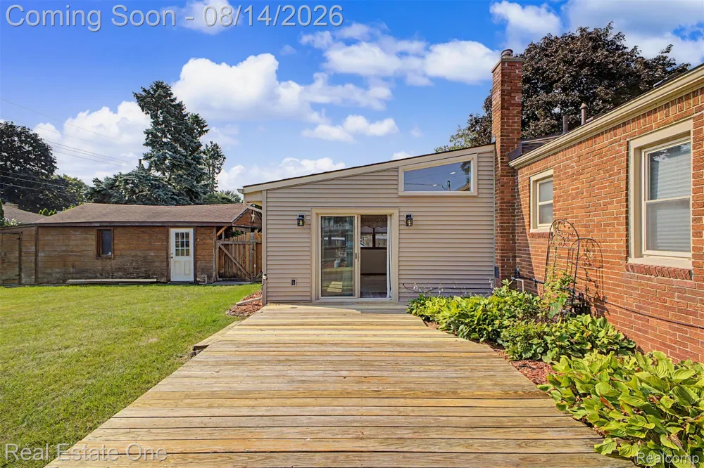 6331 Buckingham Avenue Allen Park City, MI 48101