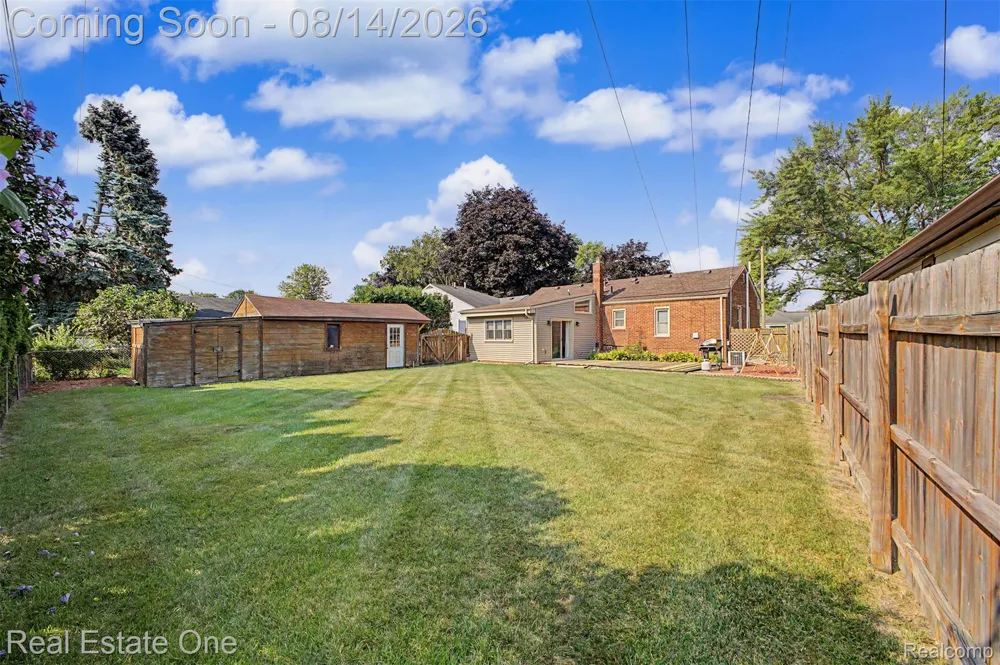 6331 Buckingham Avenue Allen Park City, MI 48101