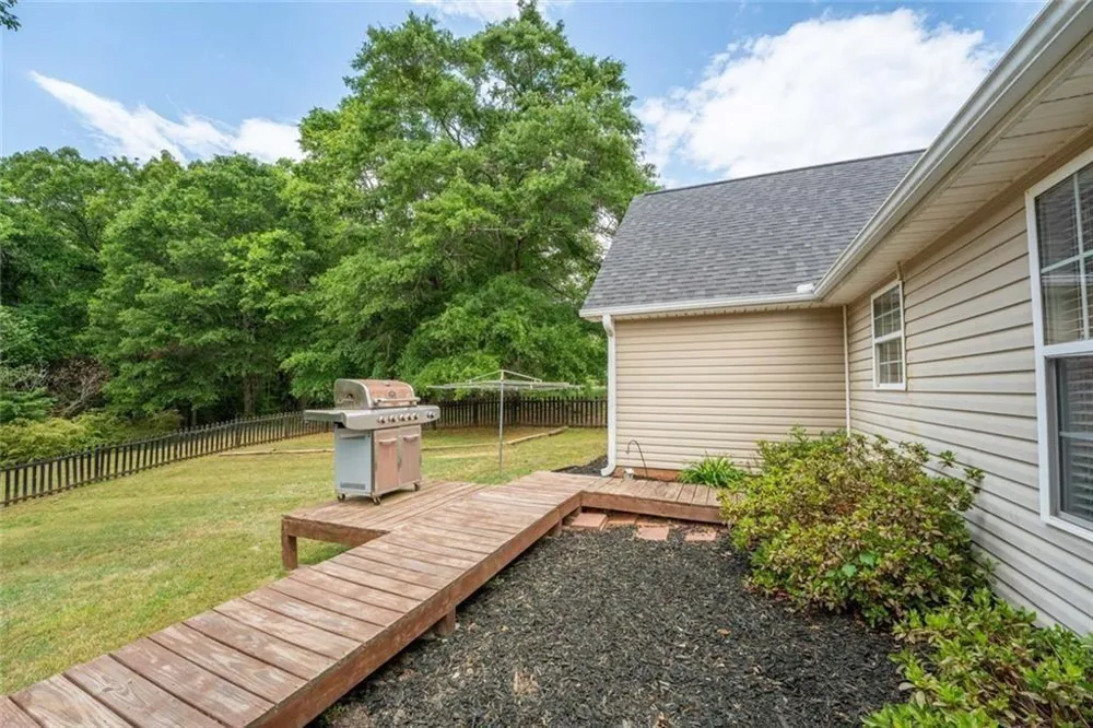 329 Tallassee Lane Statham, GA 30666