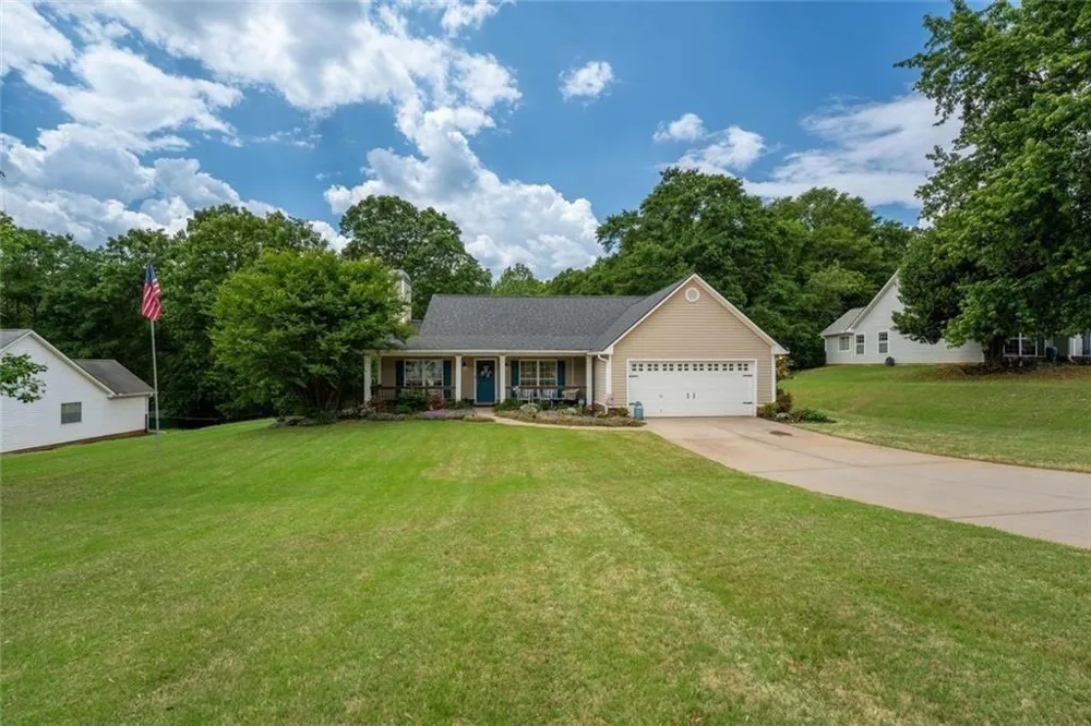 329 Tallassee Lane Statham, GA 30666