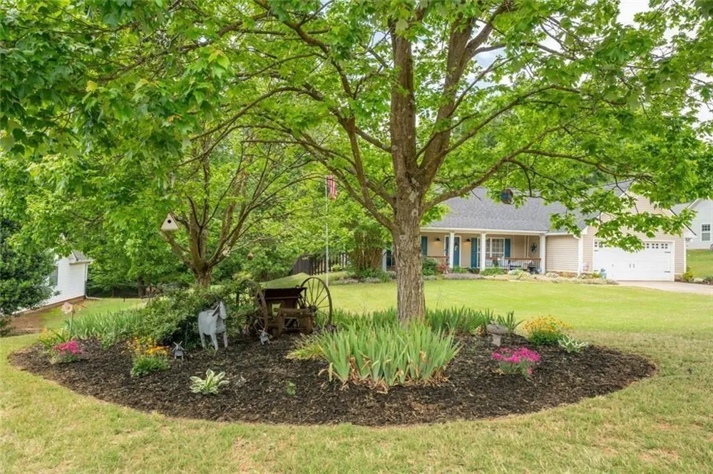 329 Tallassee Lane Statham, GA 30666