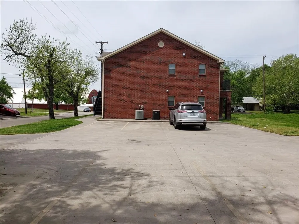 1618 Bois D Arc Street #101 Commerce, TX 75428
