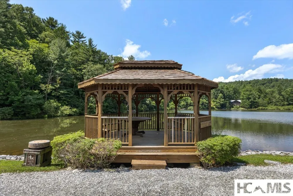 162 Twin Lakes Drive Highlands, NC 28741