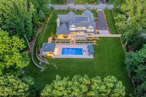 396 KNOLLWOOD DR