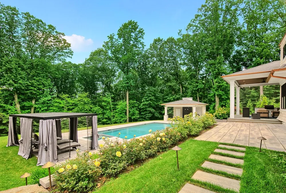 396 KNOLLWOOD DR Ridgewood, NJ 07450