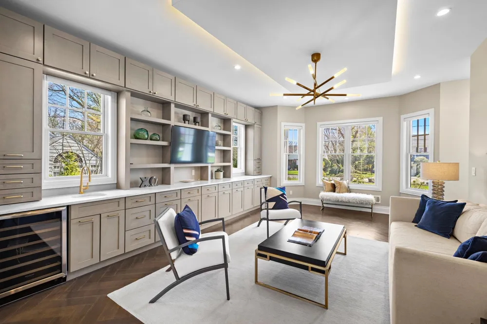 396 KNOLLWOOD DR Ridgewood, NJ 07450