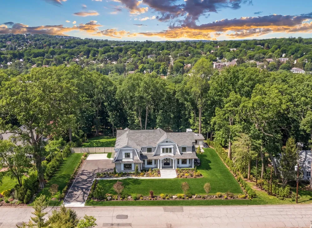 396 KNOLLWOOD DR Ridgewood, NJ 07450