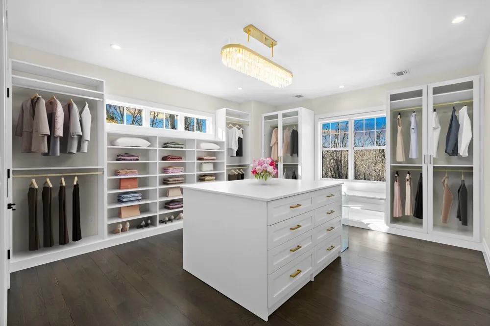 396 KNOLLWOOD DR Ridgewood, NJ 07450