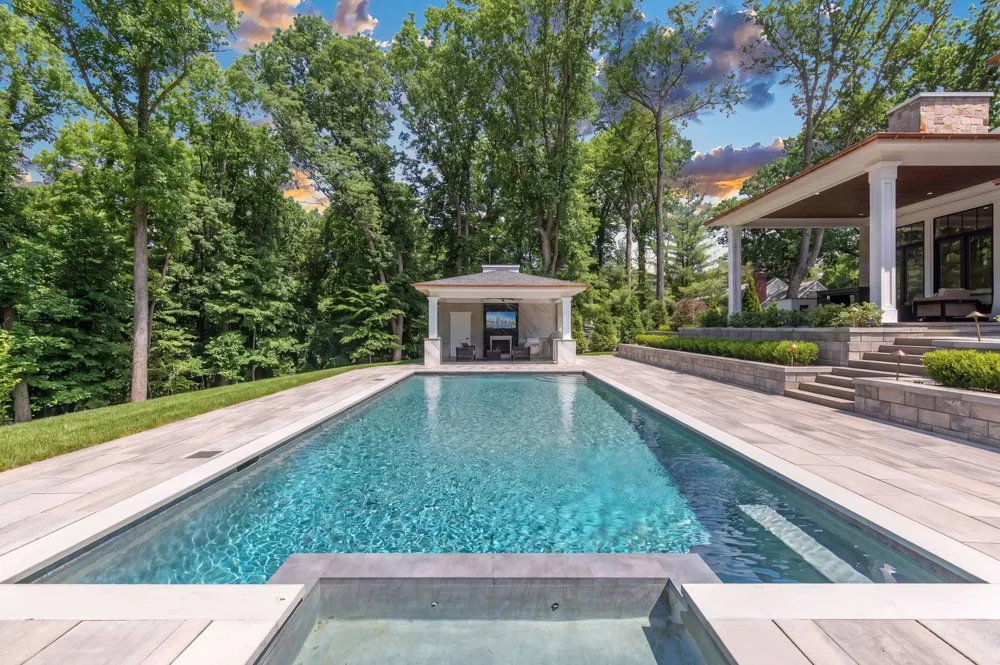 396 KNOLLWOOD DR Ridgewood, NJ 07450