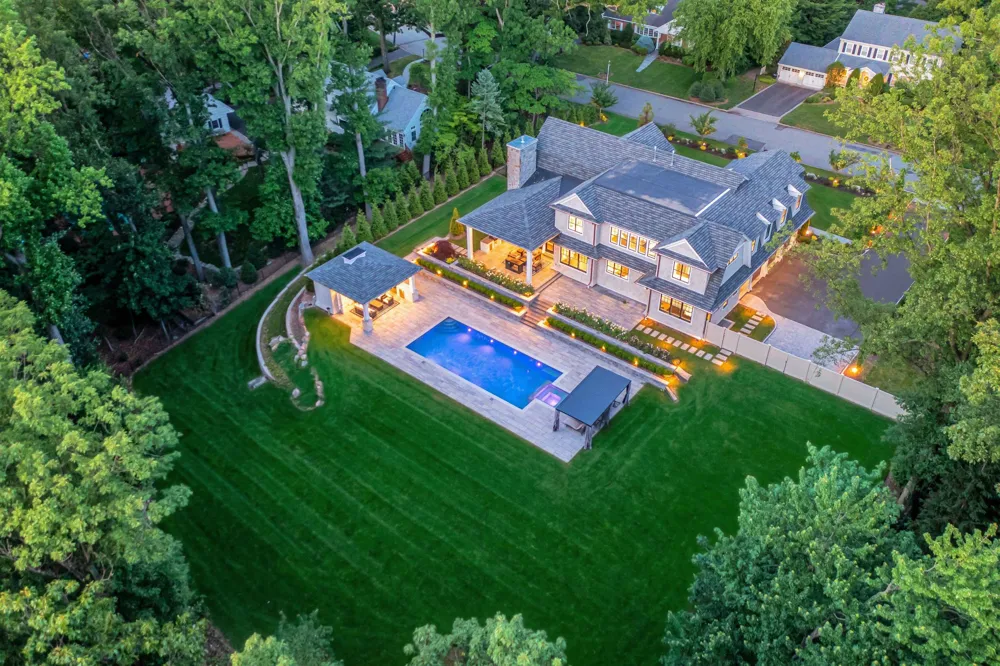 396 KNOLLWOOD DR Ridgewood, NJ 07450