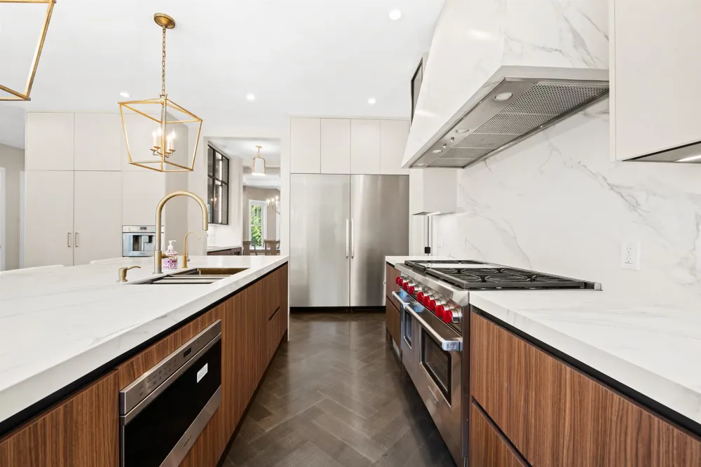 396 KNOLLWOOD DR Ridgewood, NJ 07450