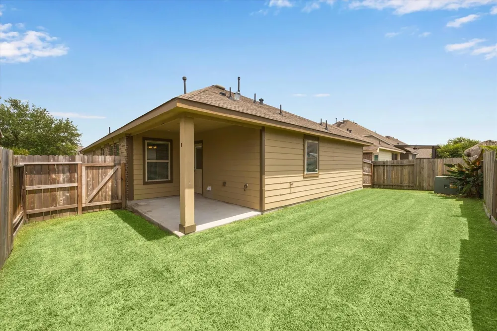 208 Morgan Isle Lane Dickinson, TX 77539