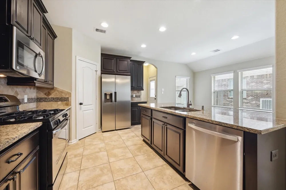 208 Morgan Isle Lane Dickinson, TX 77539