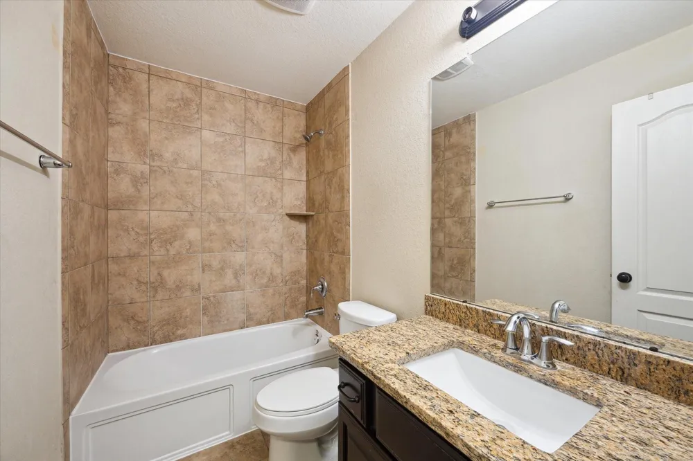 208 Morgan Isle Lane Dickinson, TX 77539