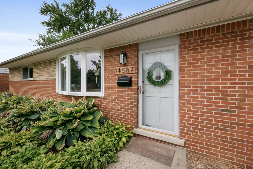14587 Blue Skies Street Livonia, MI 48154