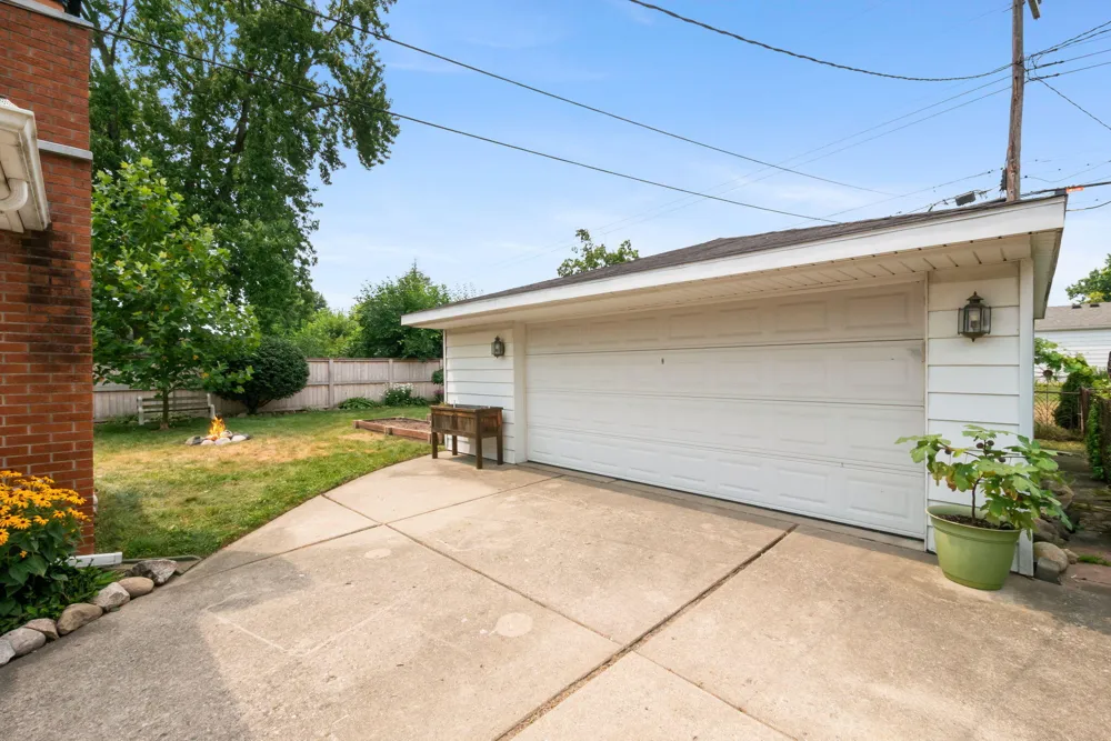 14587 Blue Skies Street Livonia, MI 48154