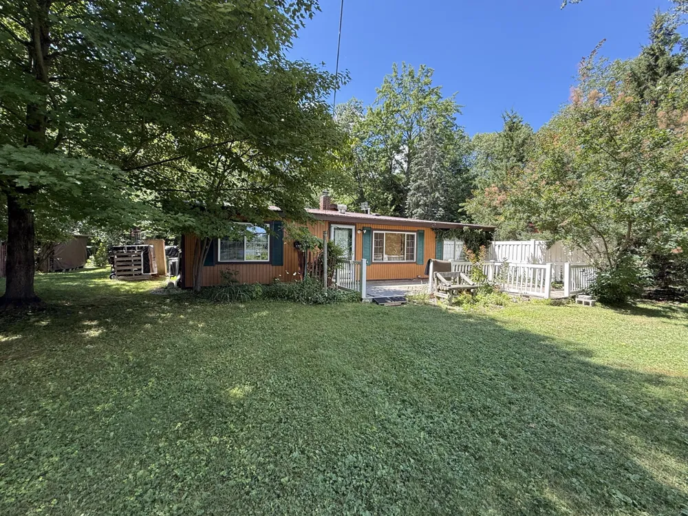2591 Tonawanda Road Grawn, MI 49637