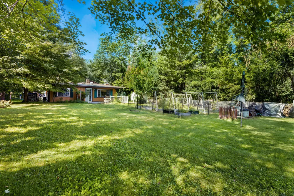 2591 Tonawanda Road Grawn, MI 49637