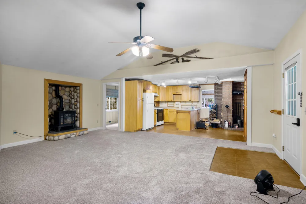 2591 Tonawanda Road Grawn, MI 49637