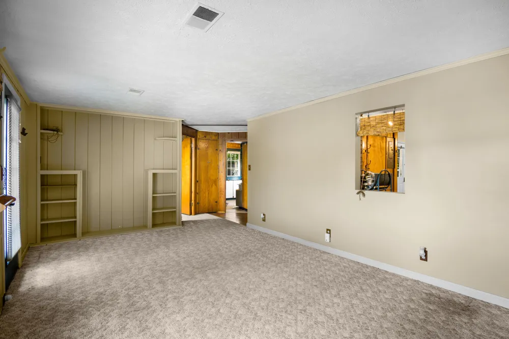 2591 Tonawanda Road Grawn, MI 49637