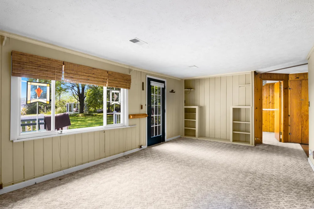 2591 Tonawanda Road Grawn, MI 49637