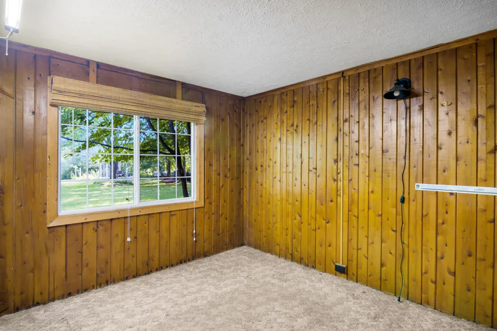 2591 Tonawanda Road Grawn, MI 49637