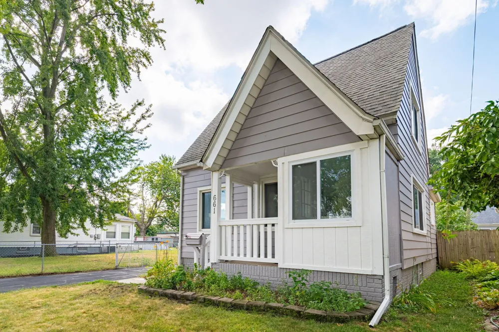 661 W Coy Avenue Hazel Park, MI 48030
