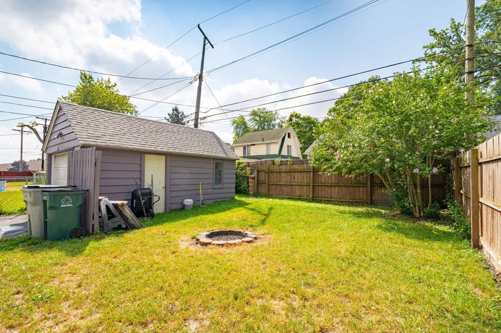 661 W Coy Avenue Hazel Park, MI 48030
