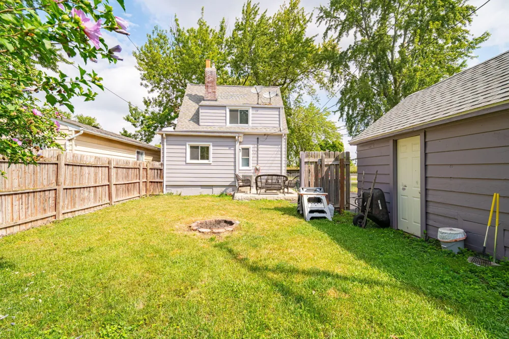 661 W Coy Avenue Hazel Park, MI 48030