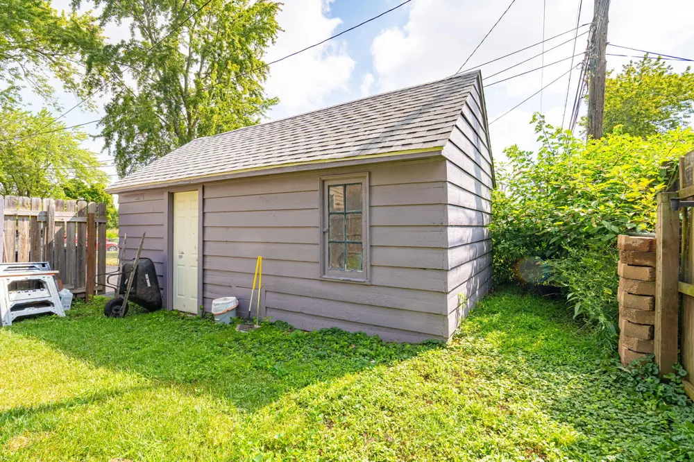 661 W Coy Avenue Hazel Park, MI 48030
