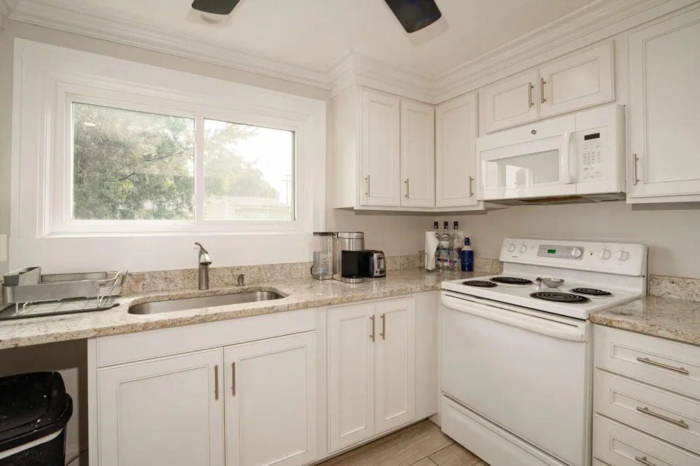 661 W Coy Avenue Hazel Park, MI 48030