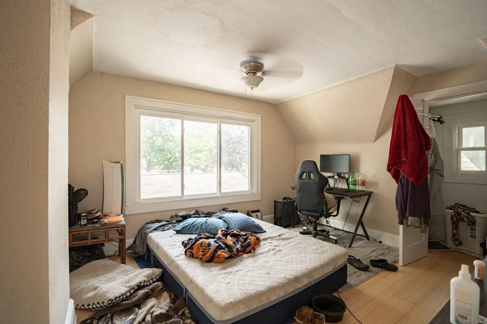 661 W Coy Avenue Hazel Park, MI 48030