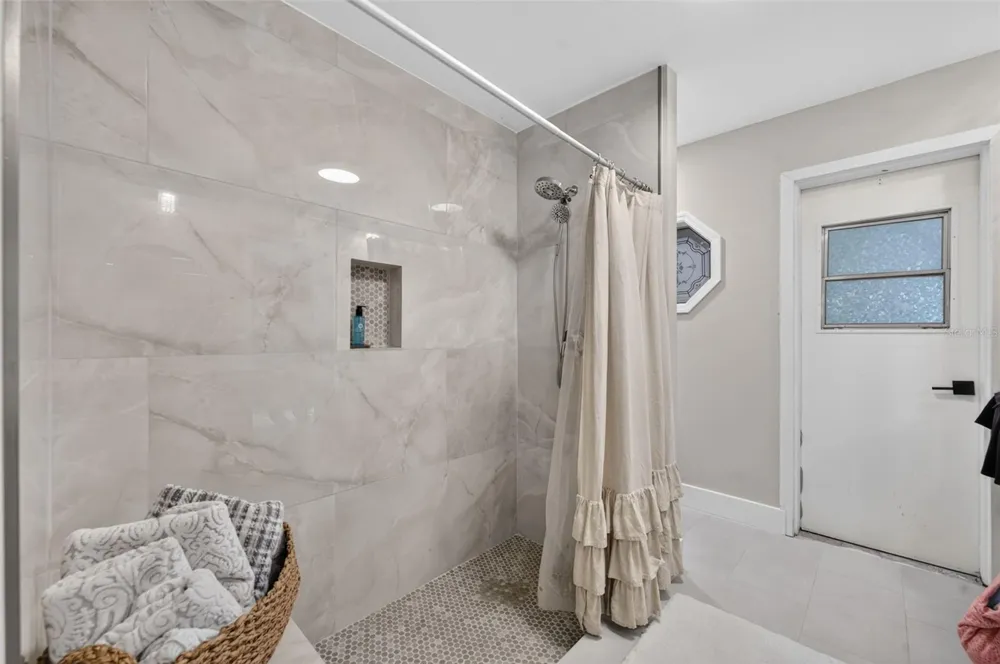 165 LAKE DESTINY TRAIL Altamonte Springs, FL 32714