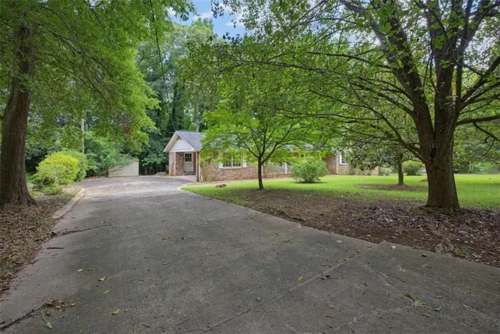 140 Horseshoe Circle Athens, GA 30605