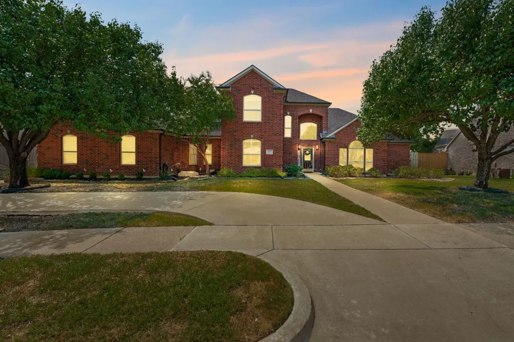 1907 Clearview Drive Ennis, TX 75119