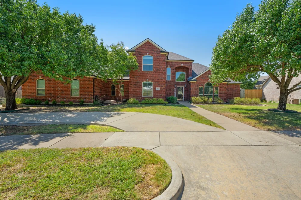 1907 Clearview Drive Ennis, TX 75119