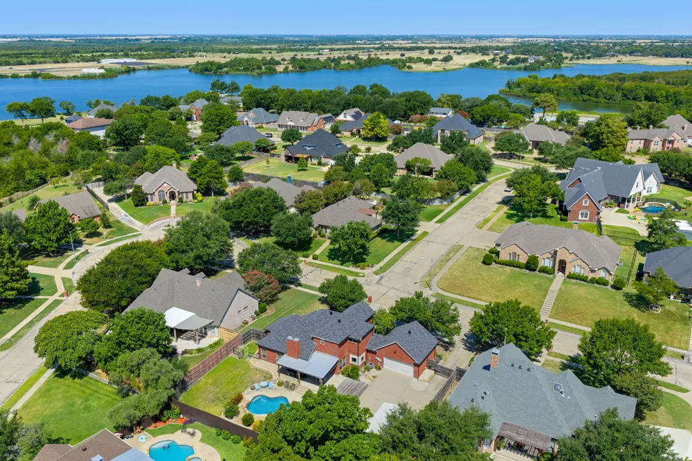 1907 Clearview Drive Ennis, TX 75119